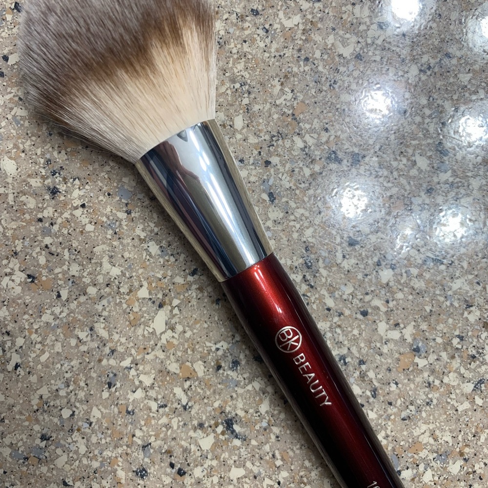 BK Beauty large powder #102
